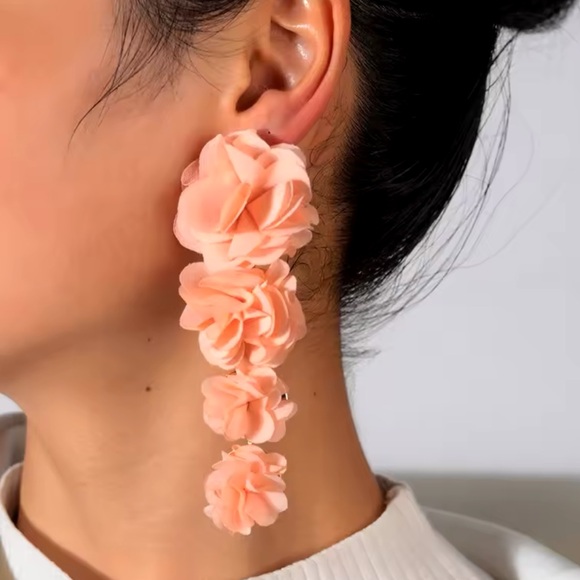 Jiselé - Elegant Pink Lace Fabric Flower Drop Earings - Picture 3 of 8